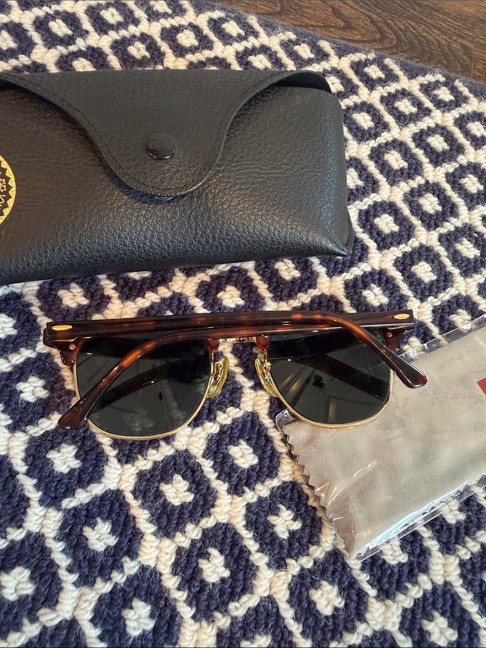 Ray-Ban Clubmaster Tortoise Gold Rim - Picture 3 of 4